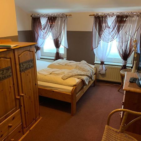 Hotel Mythos Ораниенбург Экстерьер фото