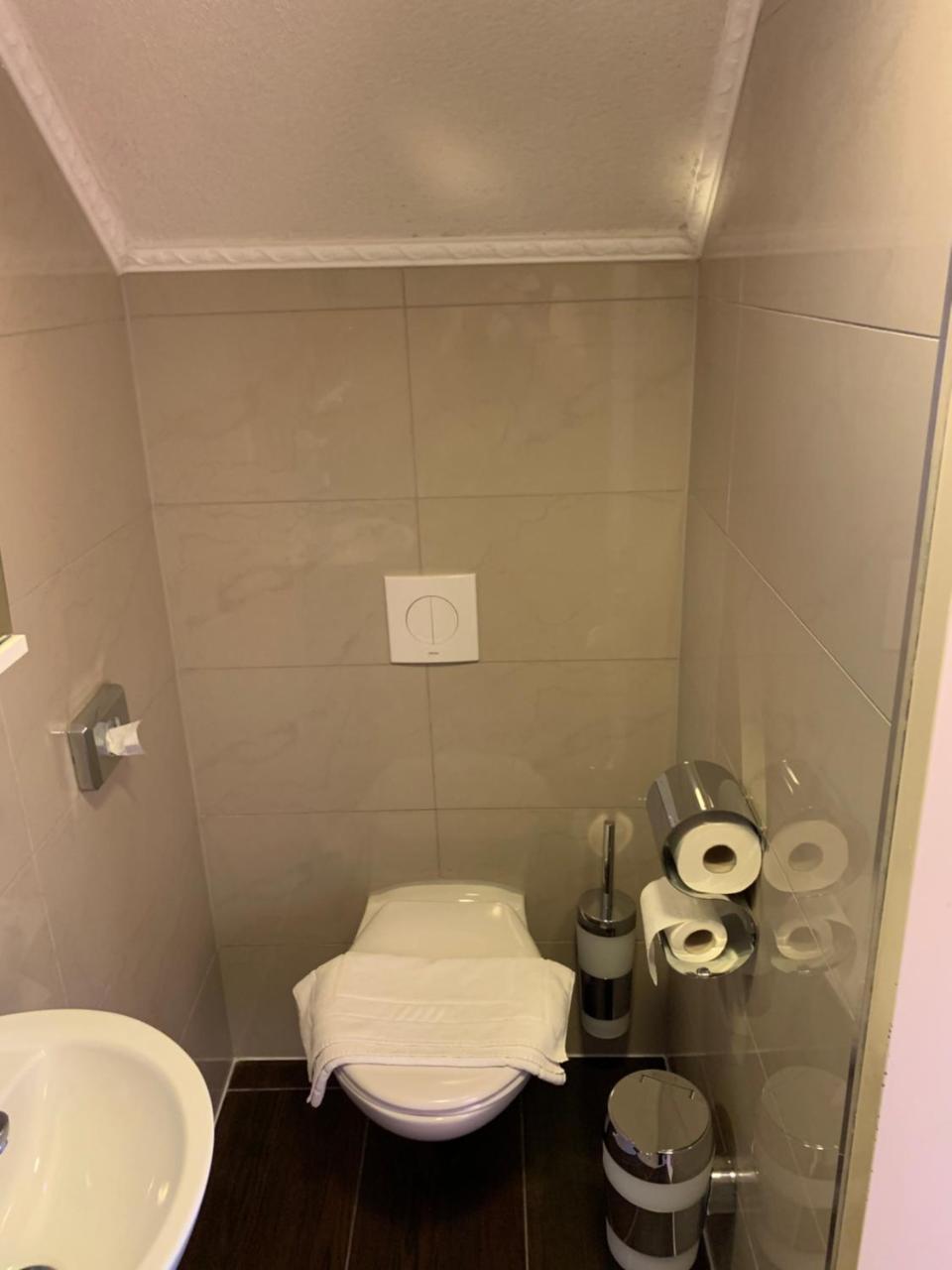 Hotel Mythos Ораниенбург Экстерьер фото